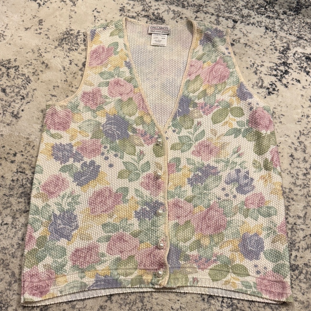 D’Allairds Floral Knit Vest with Pastel Colors